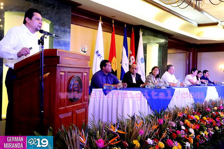 Comunidad educativa celebra encuentro nacional para delinear nuevas rutas de trabajo 2016