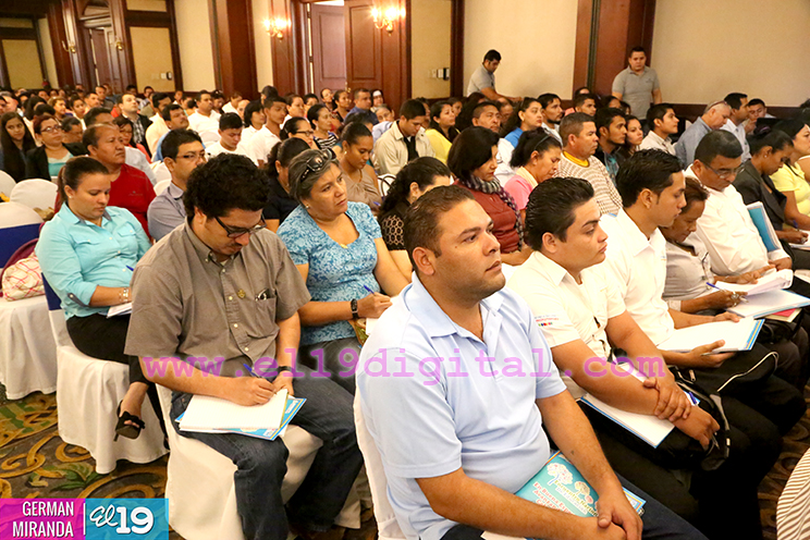 Comunidad educativa celebra encuentro nacional para delinear nuevas rutas de trabajo 2016