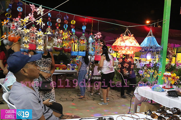 Productos naturales y 100% nicaragüenses despuntan en Feria Navideña de la Economía Familiar