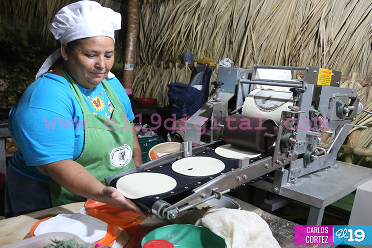 Productos naturales y 100% nicaragüenses despuntan en Feria Navideña de la Economía Familiar