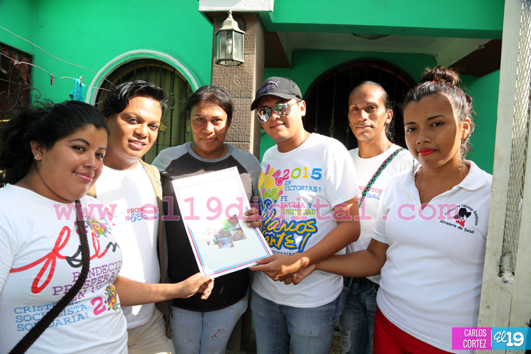 Más familias de Managua reciben sus títulos de propiedad