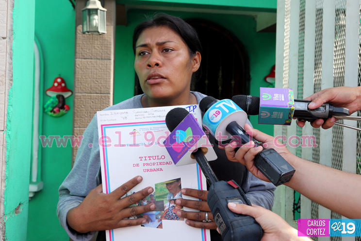 Más familias de Managua reciben sus títulos de propiedad
