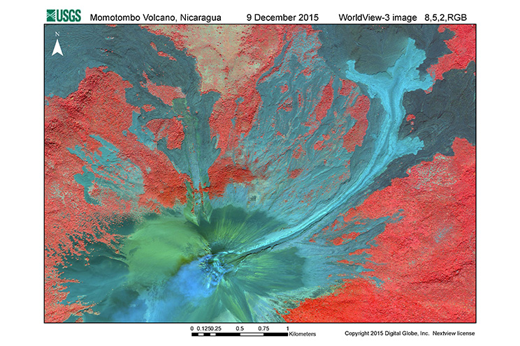Dan a conocer nuevas imágenes de la actividad eruptiva del volcán Momotombo