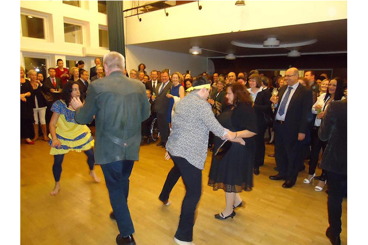 Al ritmo del Palo de Mayo celebran en Finlandia aniversario del ALBA
