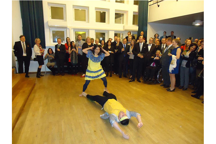 Al ritmo del Palo de Mayo celebran en Finlandia aniversario del ALBA