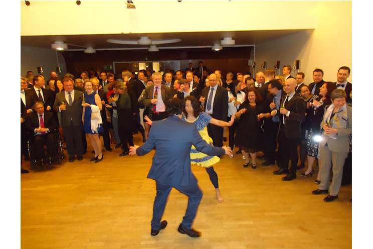 Al ritmo del Palo de Mayo celebran en Finlandia aniversario del ALBA