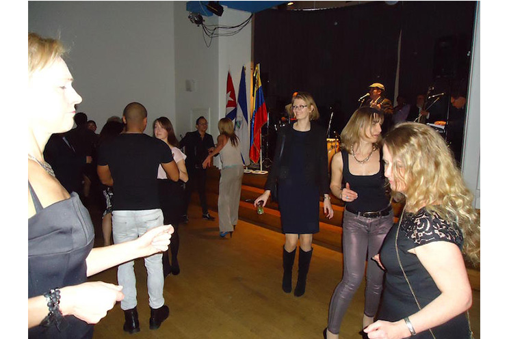 Al ritmo del Palo de Mayo celebran en Finlandia aniversario del ALBA