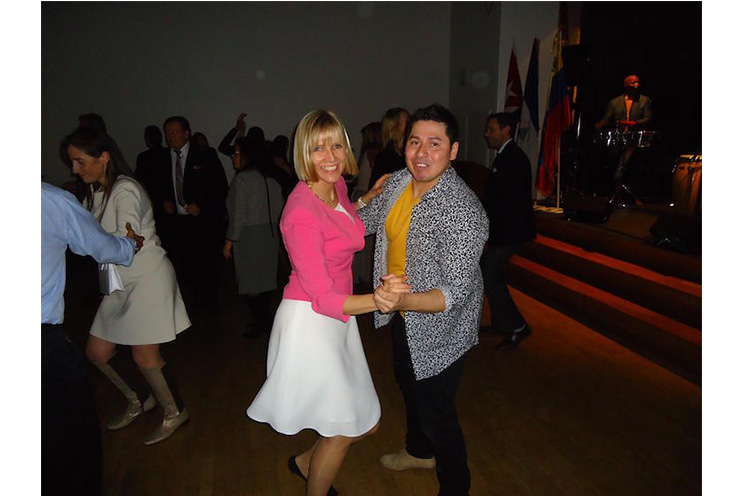 Al ritmo del Palo de Mayo celebran en Finlandia aniversario del ALBA