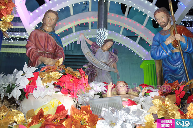 Familias viven la Navidad con los Nacimientos de la Avenida Bolívar a Chávez