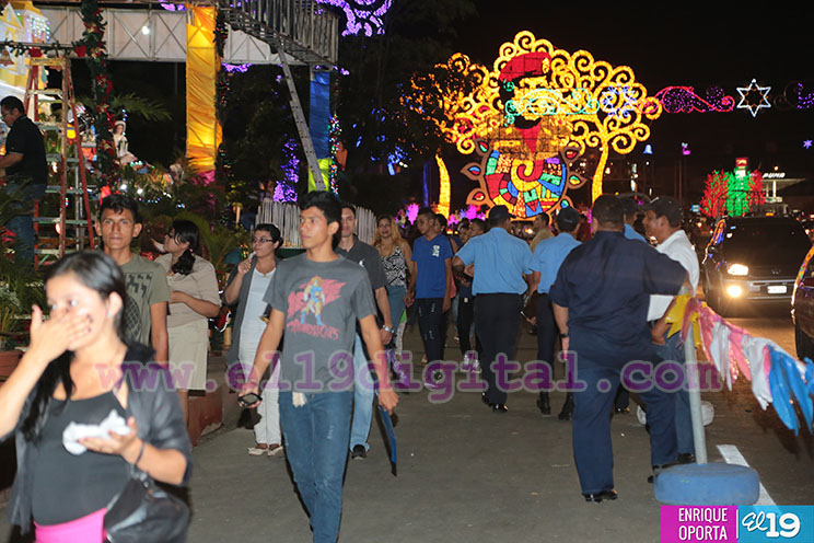 Familias viven la Navidad con los Nacimientos de la Avenida Bolívar a Chávez