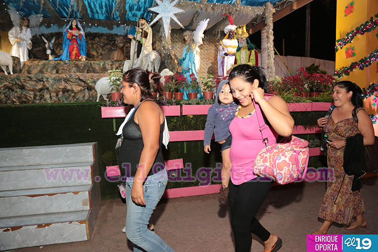 Familias viven la Navidad con los Nacimientos de la Avenida Bolívar a Chávez