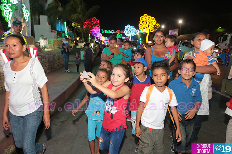 Familias viven la Navidad con los Nacimientos de la Avenida Bolívar a Chávez