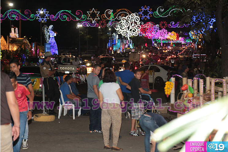 Familias viven la Navidad con los Nacimientos de la Avenida Bolívar a Chávez