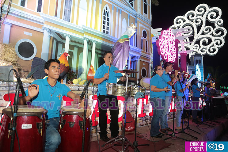 Familias viven la Navidad con los Nacimientos de la Avenida Bolívar a Chávez