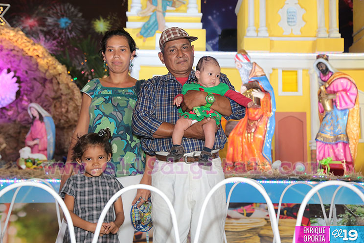 Familias viven la Navidad con los Nacimientos de la Avenida Bolívar a Chávez