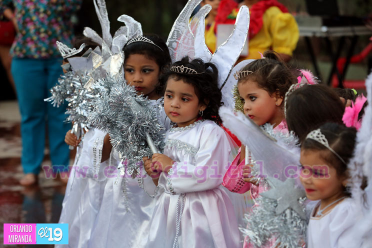 Nacimientos y pastorelas reviven la navidad en la Avenida de Bolívar a Chávez