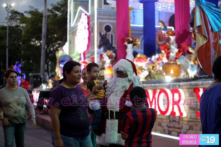 Nacimientos y pastorelas reviven la navidad en la Avenida de Bolívar a Chávez