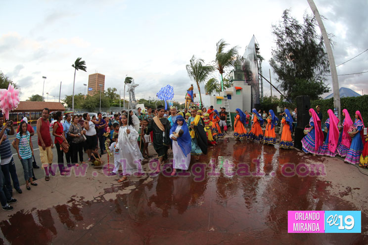 Nacimientos y pastorelas reviven la navidad en la Avenida de Bolívar a Chávez