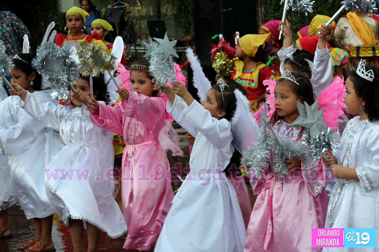 Nacimientos y pastorelas reviven la navidad en la Avenida de Bolívar a Chávez