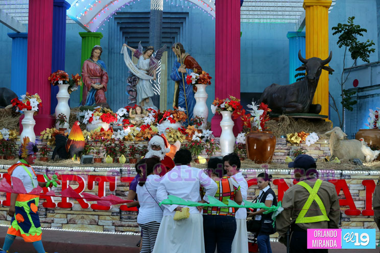 Nacimientos y pastorelas reviven la navidad en la Avenida de Bolívar a Chávez