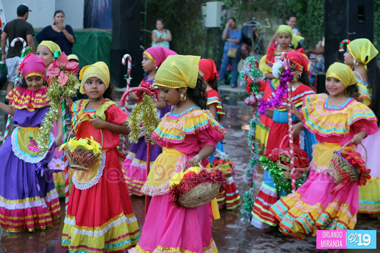 Nacimientos y pastorelas reviven la navidad en la Avenida de Bolívar a Chávez