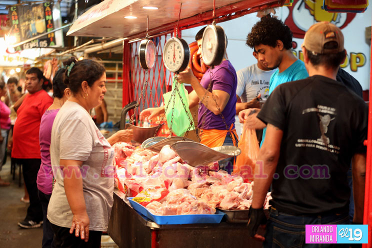 Mercados abastecidos para compras de navidad y fin de año