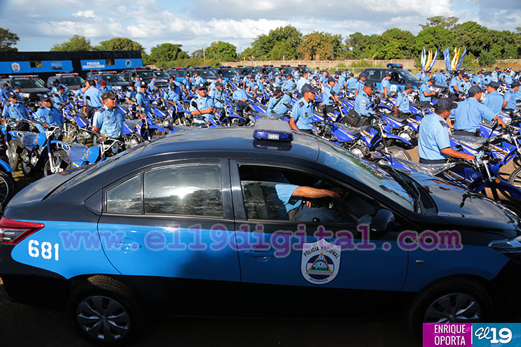 Entregan vehículos patrulleros a delegaciones de Policía