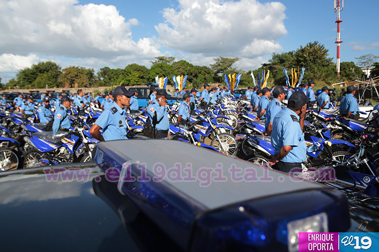 Entregan vehículos patrulleros a delegaciones de Policía