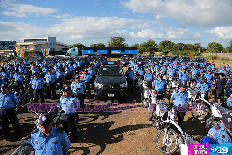 Entregan vehículos patrulleros a delegaciones de Policía