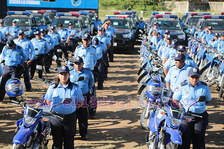 Entregan vehículos patrulleros a delegaciones de Policía