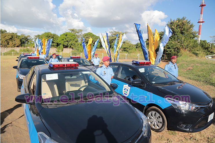 Entregan vehículos patrulleros a delegaciones de Policía