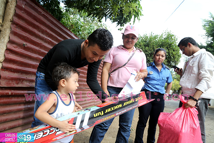 Miles de niñ@s de la capital reciben sus juguetes navideños en un ambiente de Paz y Alegría