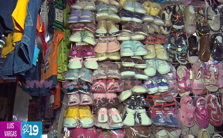 Familias abarrotan mercados capitalinos previo a celebración de la Navidad