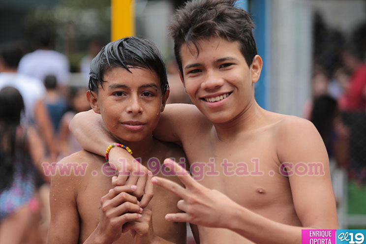 Capitalinos disfrutan de la Navidad en Centro Recreativo Xilónem 