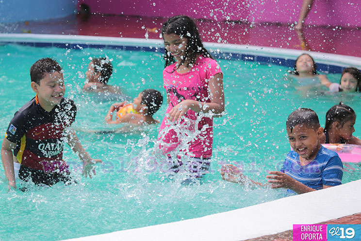 Capitalinos disfrutan de la Navidad en Centro Recreativo Xilónem 