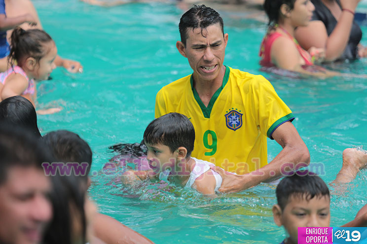 Capitalinos disfrutan de la Navidad en Centro Recreativo Xilónem 