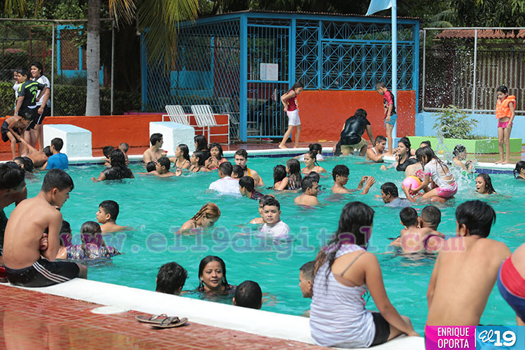 Capitalinos disfrutan de la Navidad en Centro Recreativo Xilónem 