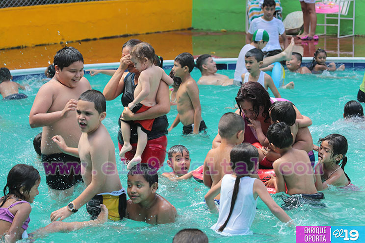 Capitalinos disfrutan de la Navidad en Centro Recreativo Xilónem 