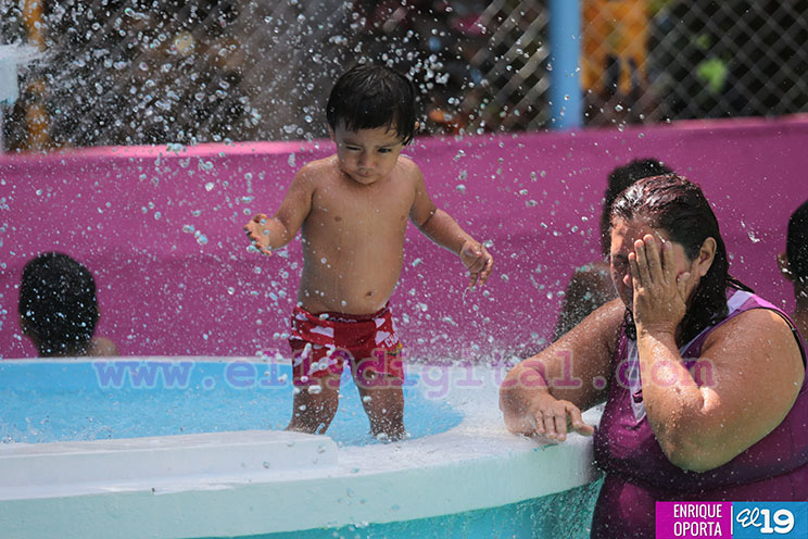 Capitalinos disfrutan de la Navidad en Centro Recreativo Xilónem 
