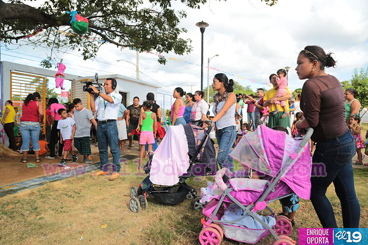 Niñez nicaragüense pasa alegre tarde con celebración de piñatas