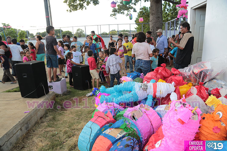 Niñez nicaragüense pasa alegre tarde con celebración de piñatas