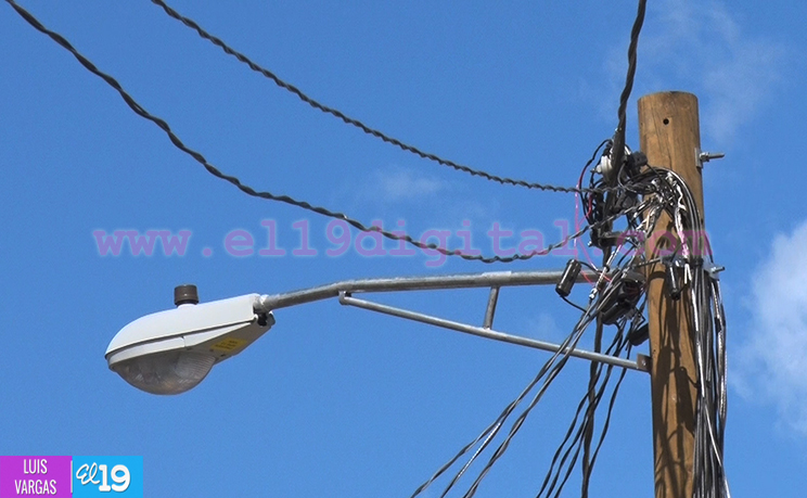 Familias de la comunidad Nicaragua Libre celebran el progreso que les trae la electrificación