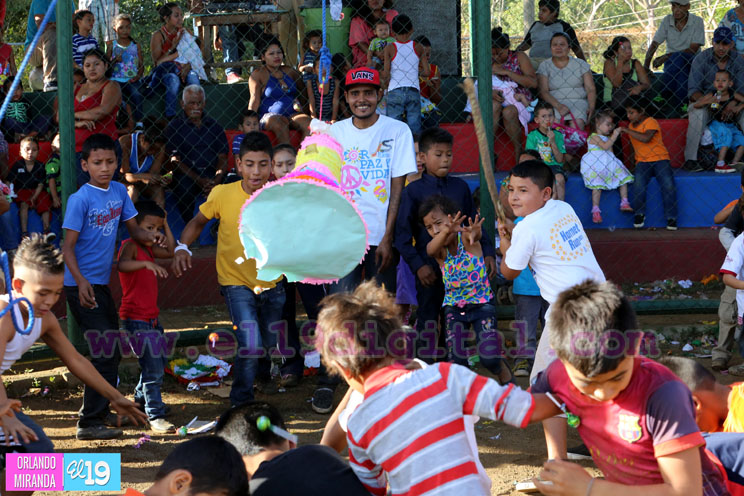 Niñ@s de Managua celebran fiestas navideñas con alegres piñatas