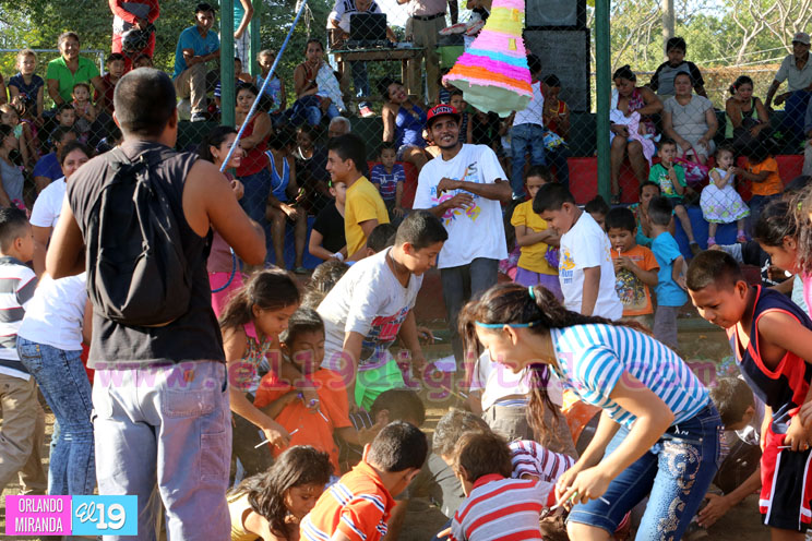 Niñ@s de Managua celebran fiestas navideñas con alegres piñatas