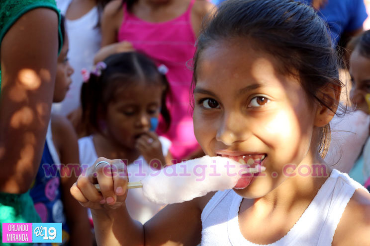 Niñ@s de Managua celebran fiestas navideñas con alegres piñatas