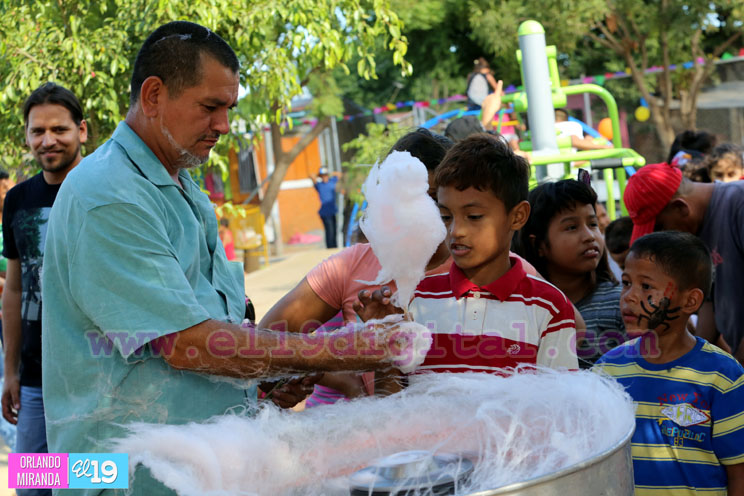 Niñ@s de Managua celebran fiestas navideñas con alegres piñatas