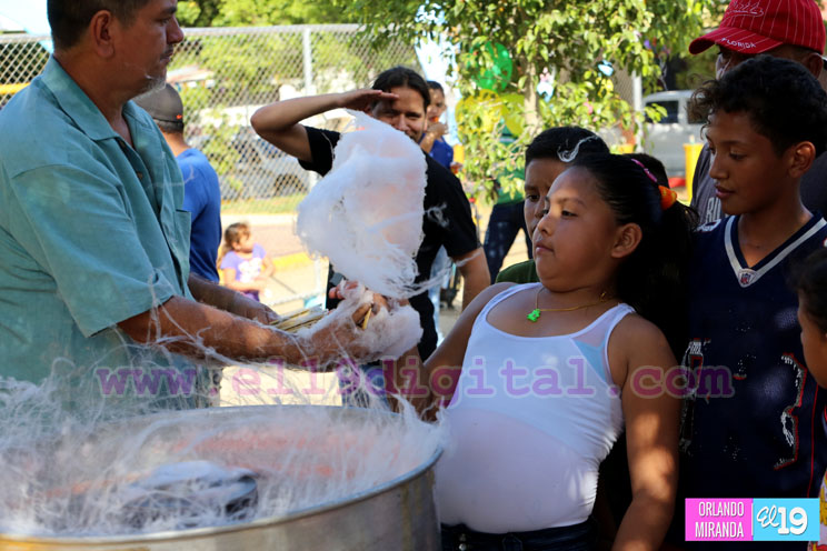 Niñ@s de Managua celebran fiestas navideñas con alegres piñatas