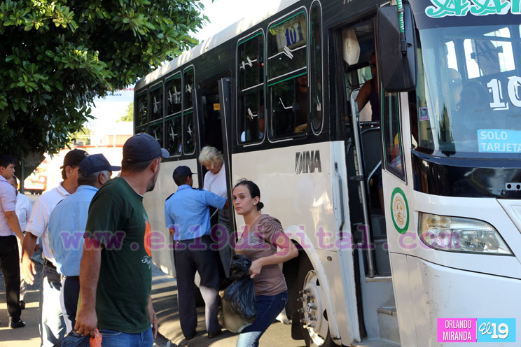 Población más segura con resguardo policial en las paradas de buses