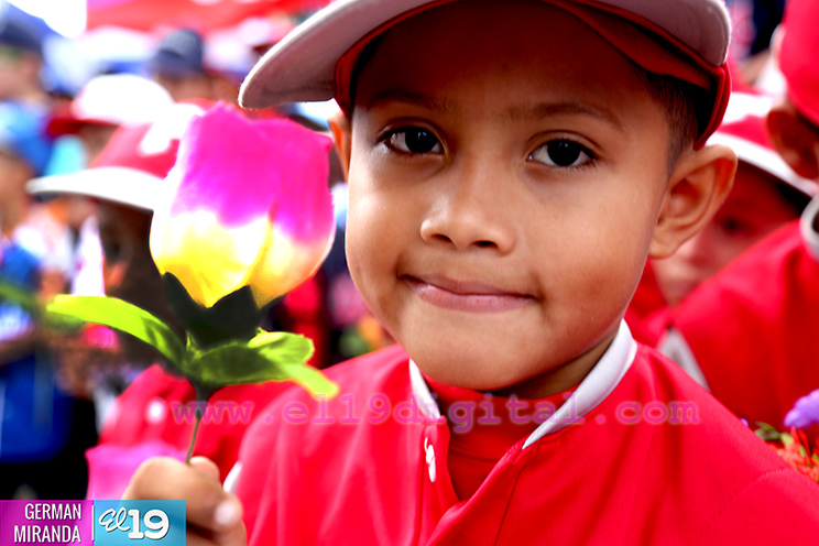 Peloteritos nicaragüenses rinden homenaje a Roberto Clemente
