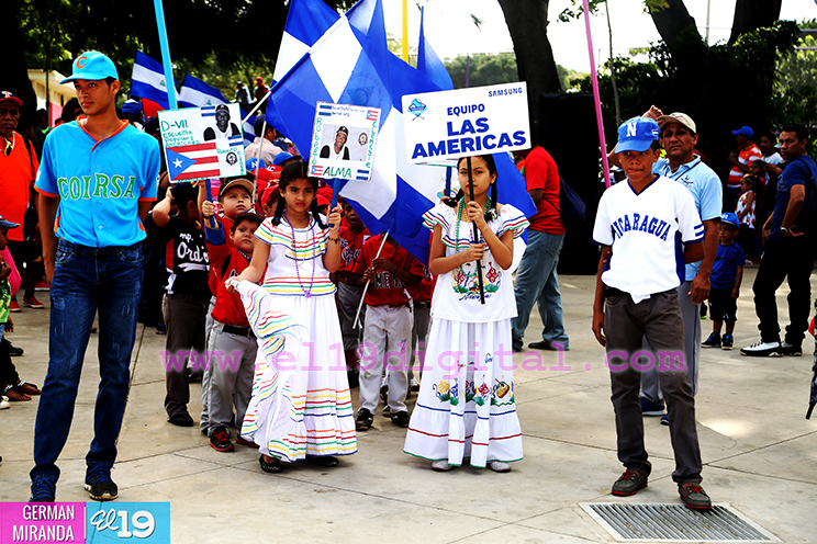 Peloteritos nicaragüenses rinden homenaje a Roberto Clemente